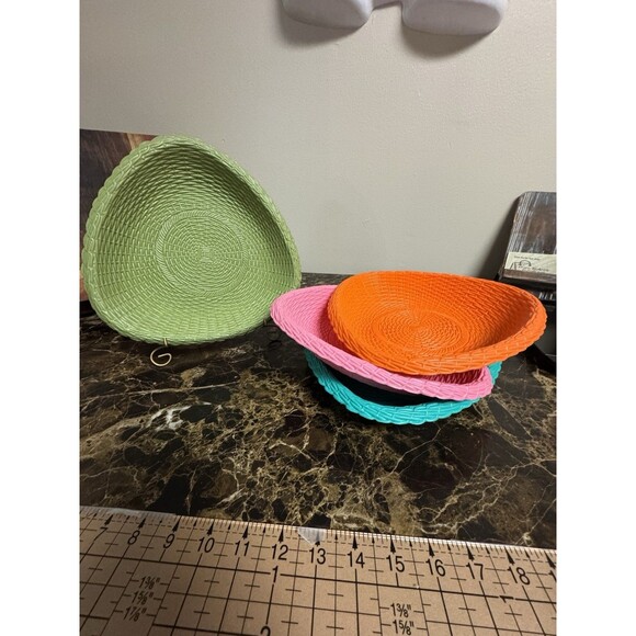 Vintage Plastic Weave Picnic Plates Lot Of 4 By Recline - Picture 1 of 9